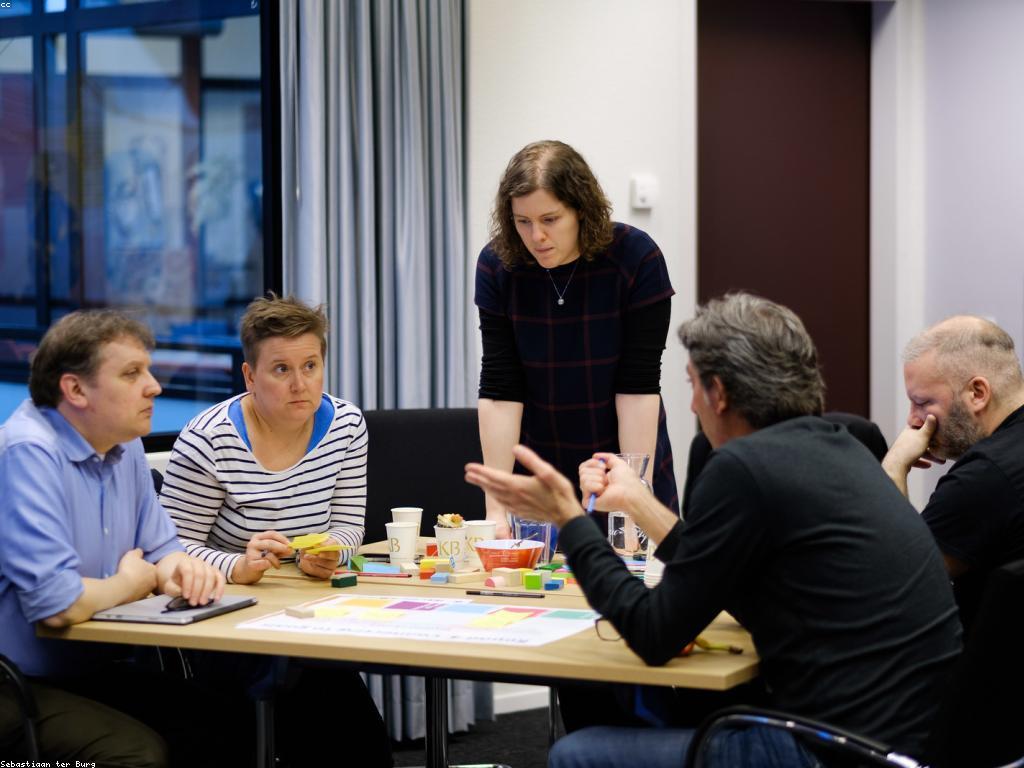 ស្លុតសម័យ: ពិភាក្សាអំពីអត្ថន័យ និងការប្រែប្រួល