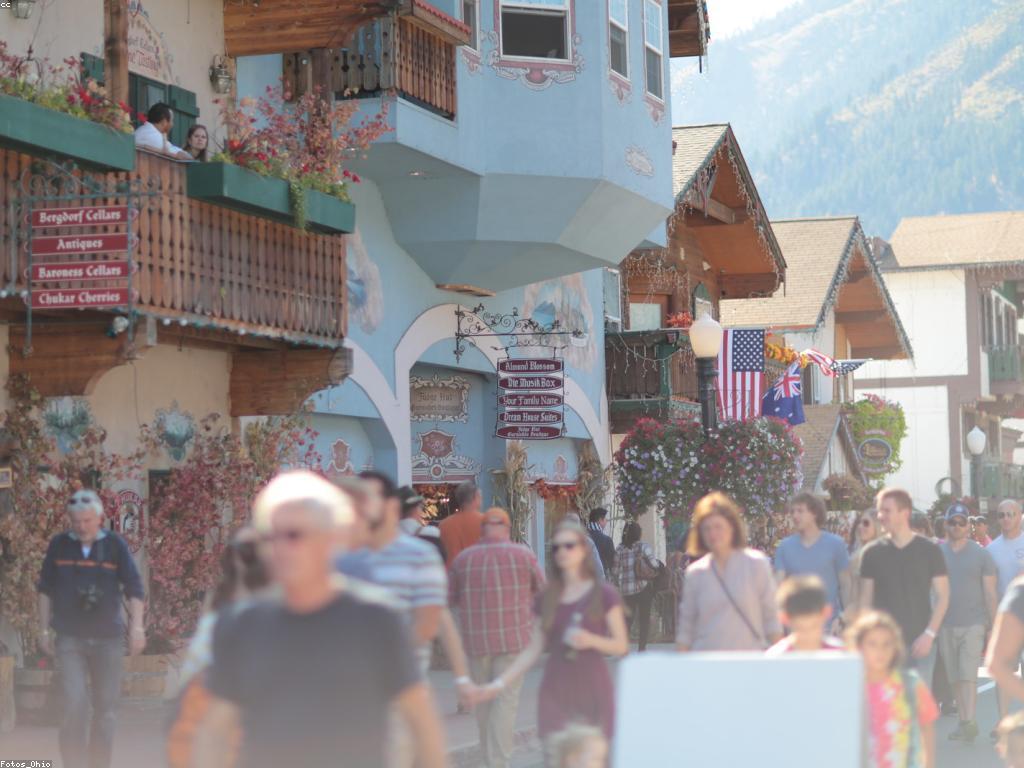 ស្លុតសម័យ: ទំនាក់ទំនងនិងអត្ថន័យក្នុងសង្គម