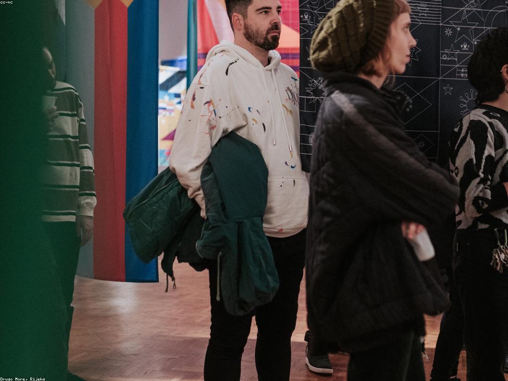 ការយល់ដឹងអំពីអត្តសញ្ញាណសម័យមុននិងបច្ចុប្បន្ន