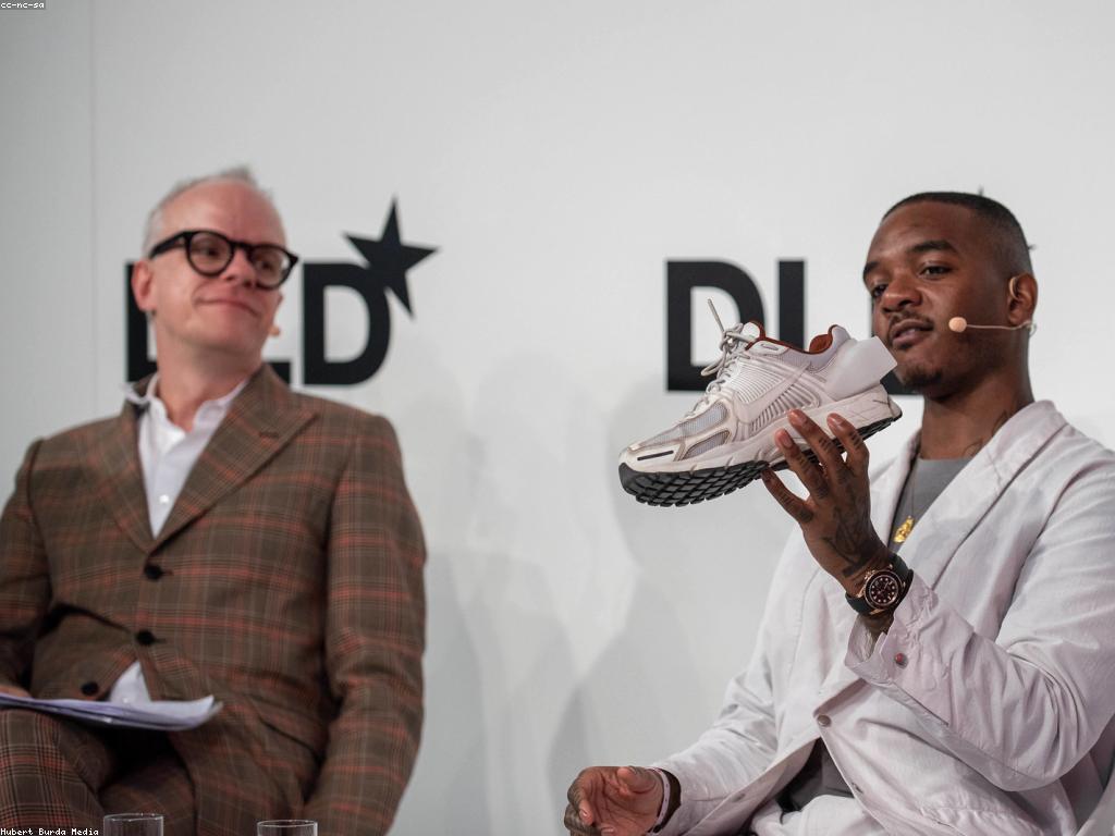 ស្លុតថ្មី: ការពិចារណាពីការវានៅពេលថ្មី