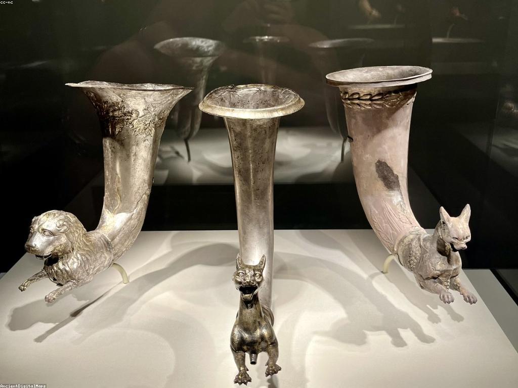 ស្លុតសម័យ: ការប្រារព្វនិងវប្បធម៌ប្រពៃណី